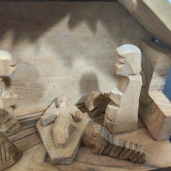 Vintage Holy Land Olive Wood Christmas Nativity Scene - Picture 6 of 9
